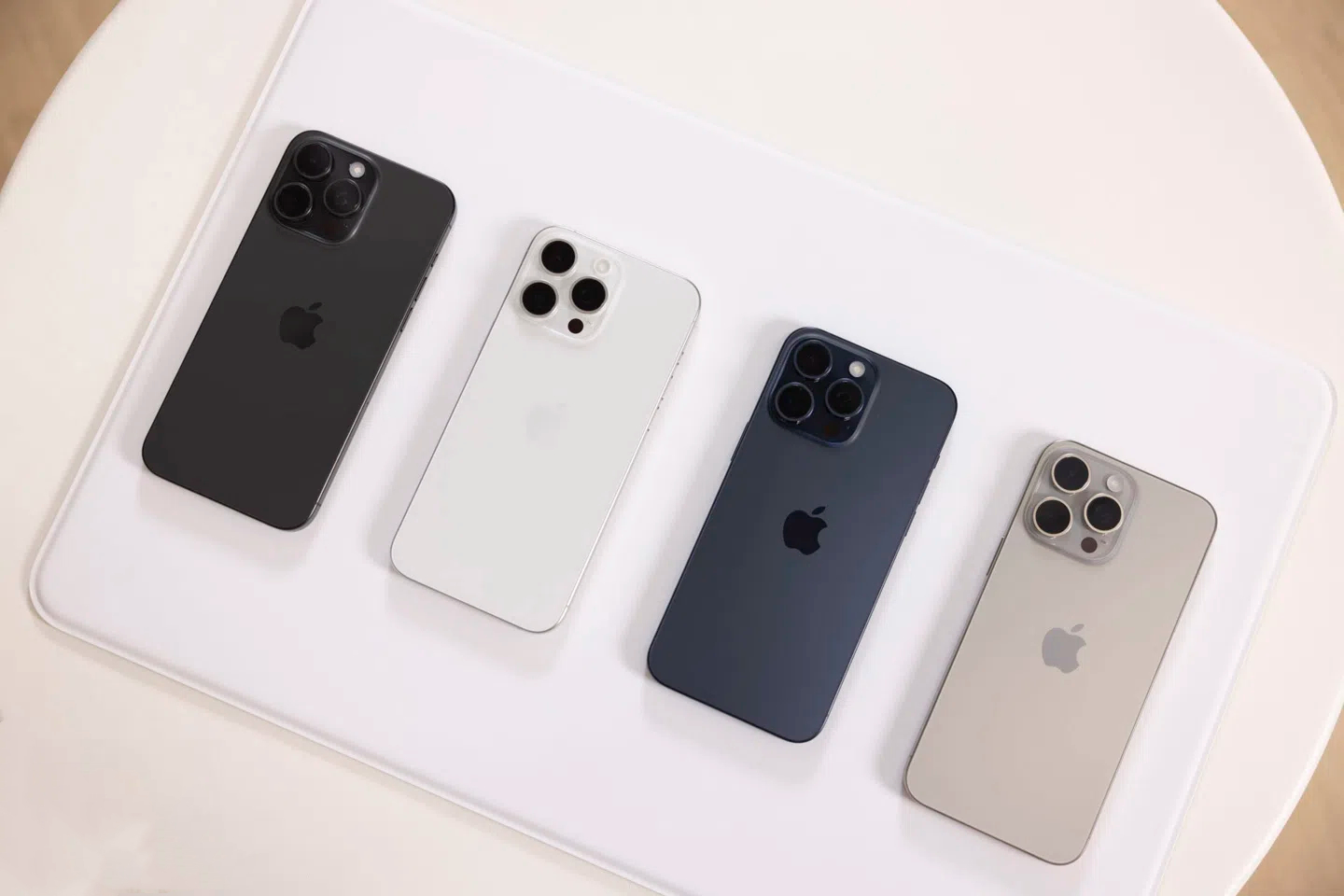 详细阅读:消息称苹果将在 2027 年推出两款 20 周年纪念版 iPhone,不过会在印度制造 消息称苹果将在 2027 年推出两款 20 周年纪念版 iPhone,不过会在印度制造